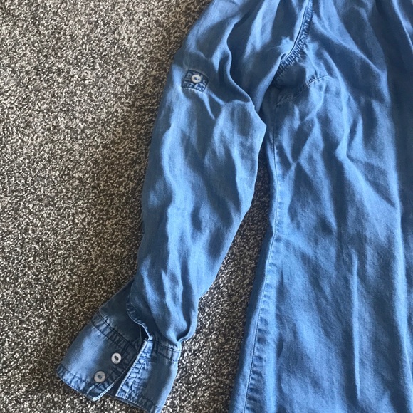 3/$20 Chambrai light weight denim shirt women’s XS - Picture 3 of 7